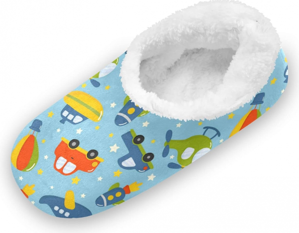 Sepatu dengan gambar pesawat terbang dan kapal laut